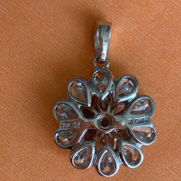 Sterling Silver Pendant CZ Flower Lovely - Picture 4 of 5